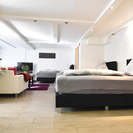 Ferienwohnung Mit Garten Und Pool Apartmán *