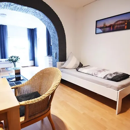 Ferienwohnung Mit Garten Und Pool * Cologne