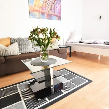 Ferienwohnung Mit Garten Und Pool Cologne