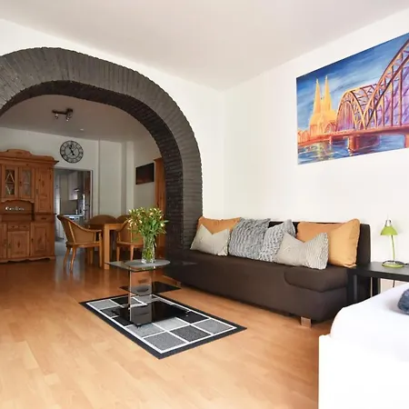 Apartment Ferienwohnung Mit Garten Und Pool Cologne